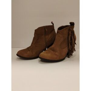 Ladies Qupid Booties Healed With Western Style Fringe Sz 7.5